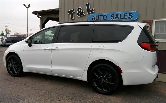 used 2023 Chrysler Pacifica car, priced at $40,951