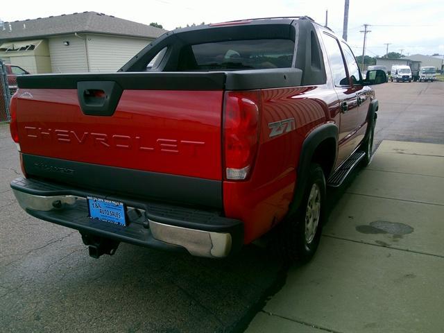 used 2005 Chevrolet Avalanche car, priced at $4,951