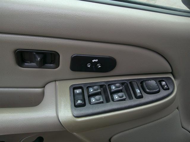 used 2005 Chevrolet Avalanche car, priced at $4,951