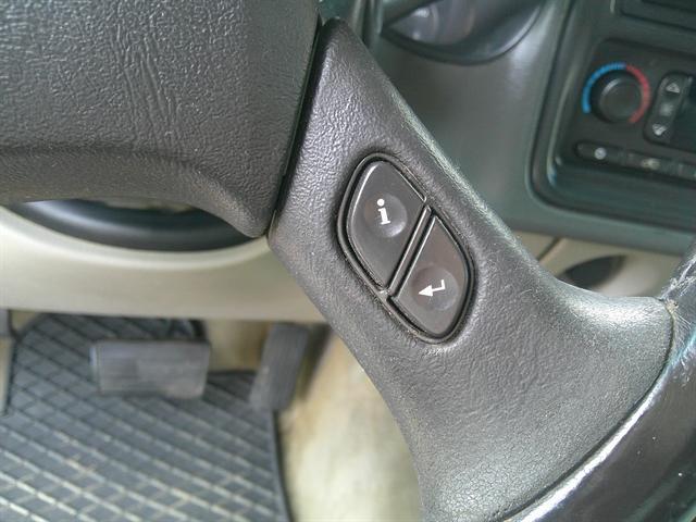 used 2005 Chevrolet Avalanche car, priced at $4,951