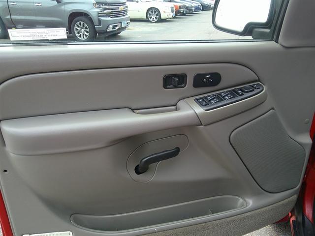 used 2005 Chevrolet Avalanche car, priced at $4,951