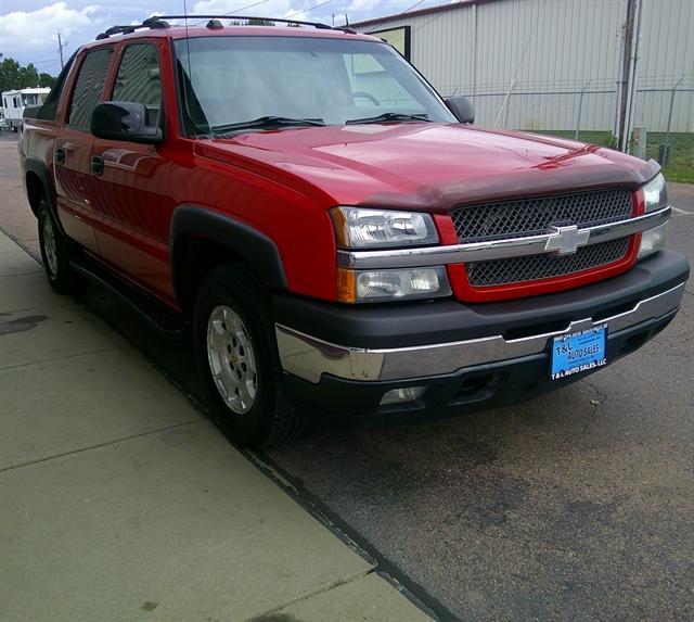 used 2005 Chevrolet Avalanche car, priced at $4,951