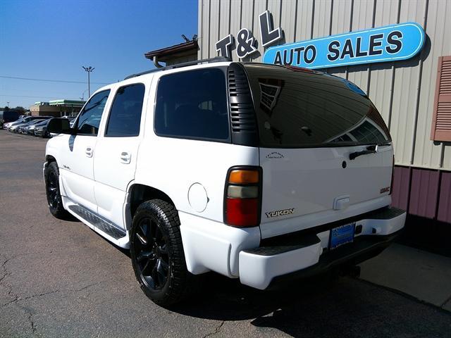 used 2005 GMC Yukon car, priced at $6,951