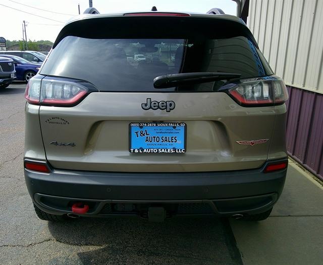 used 2019 Jeep Cherokee car, priced at $23,451
