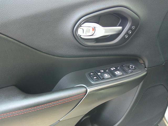 used 2019 Jeep Cherokee car, priced at $23,451