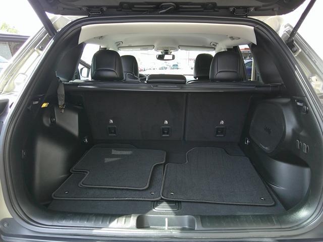 used 2019 Jeep Cherokee car, priced at $23,451