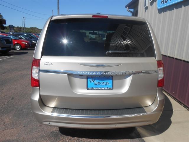 used 2015 Chrysler Town & Country car, priced at $11,951