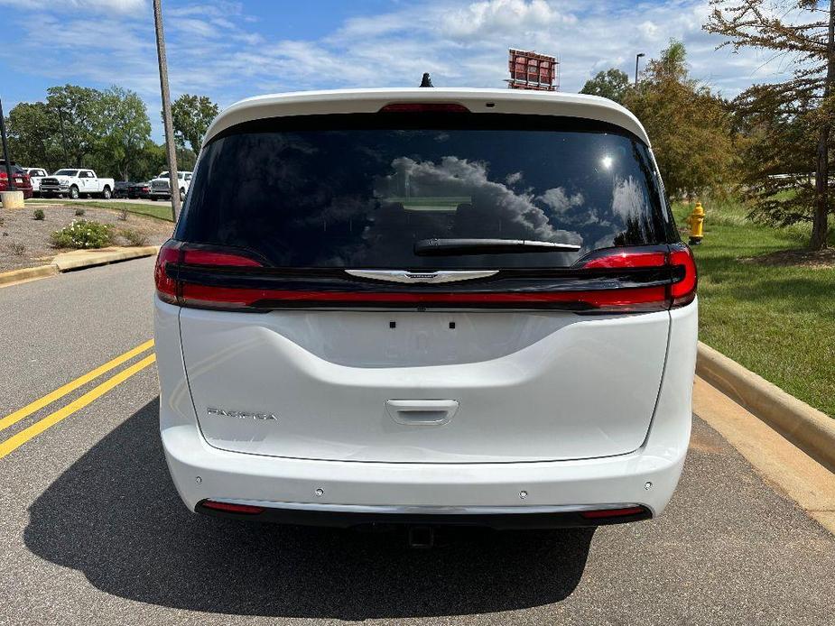 new 2024 Chrysler Pacifica car, priced at $45,625