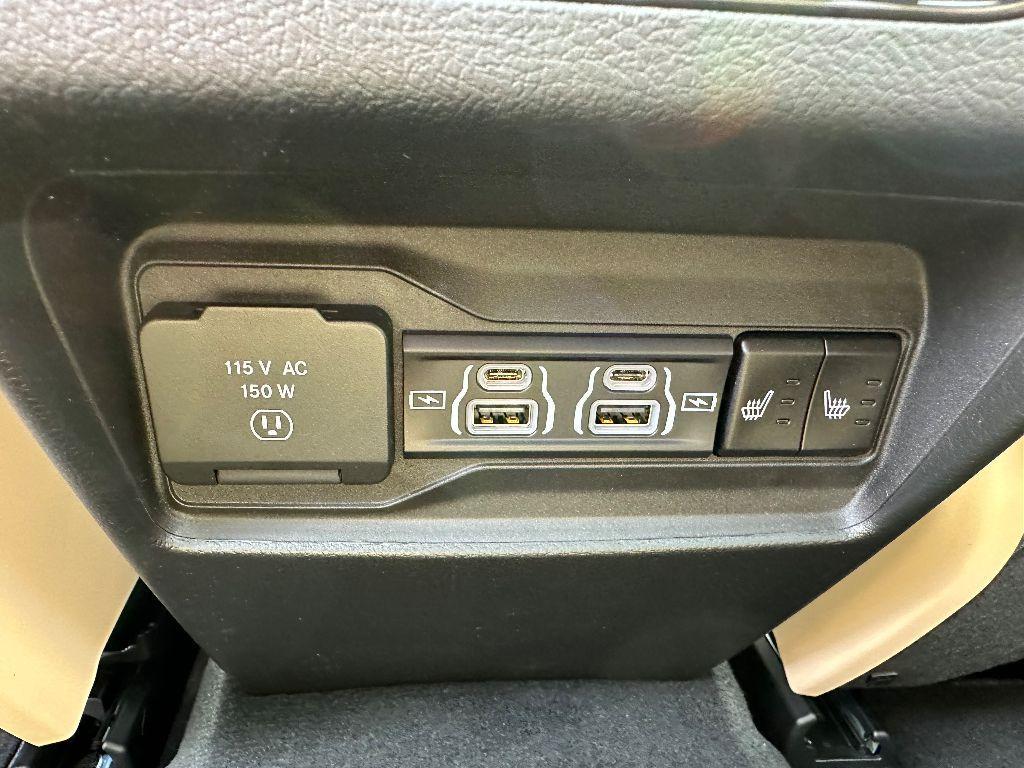 new 2025 Jeep Grand Cherokee car, priced at $43,987