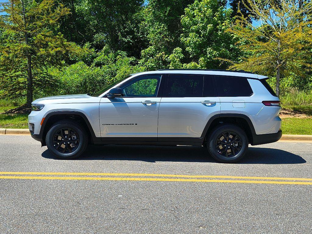 new 2025 Jeep Grand Cherokee L car, priced at $39,994