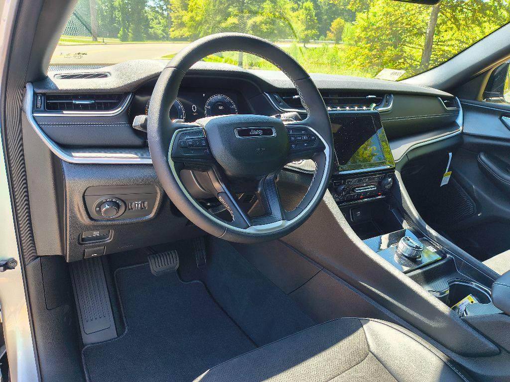 new 2025 Jeep Grand Cherokee L car, priced at $39,994