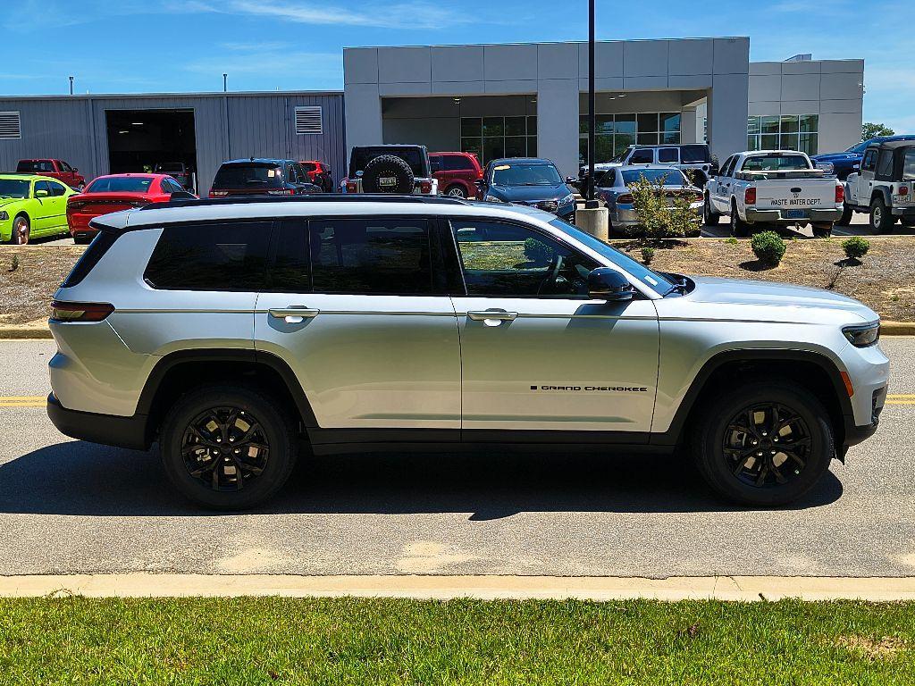 new 2025 Jeep Grand Cherokee L car, priced at $39,994