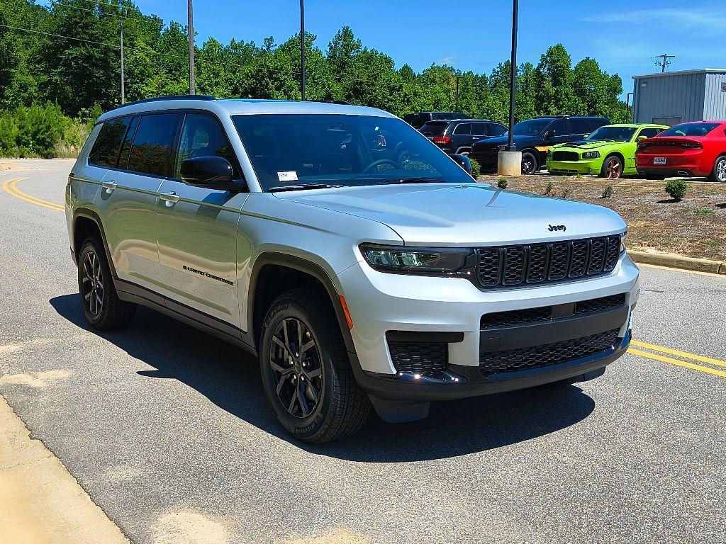 new 2025 Jeep Grand Cherokee L car, priced at $39,994