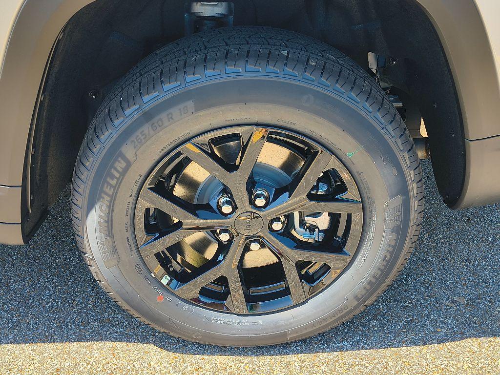 new 2025 Jeep Grand Cherokee L car, priced at $39,994