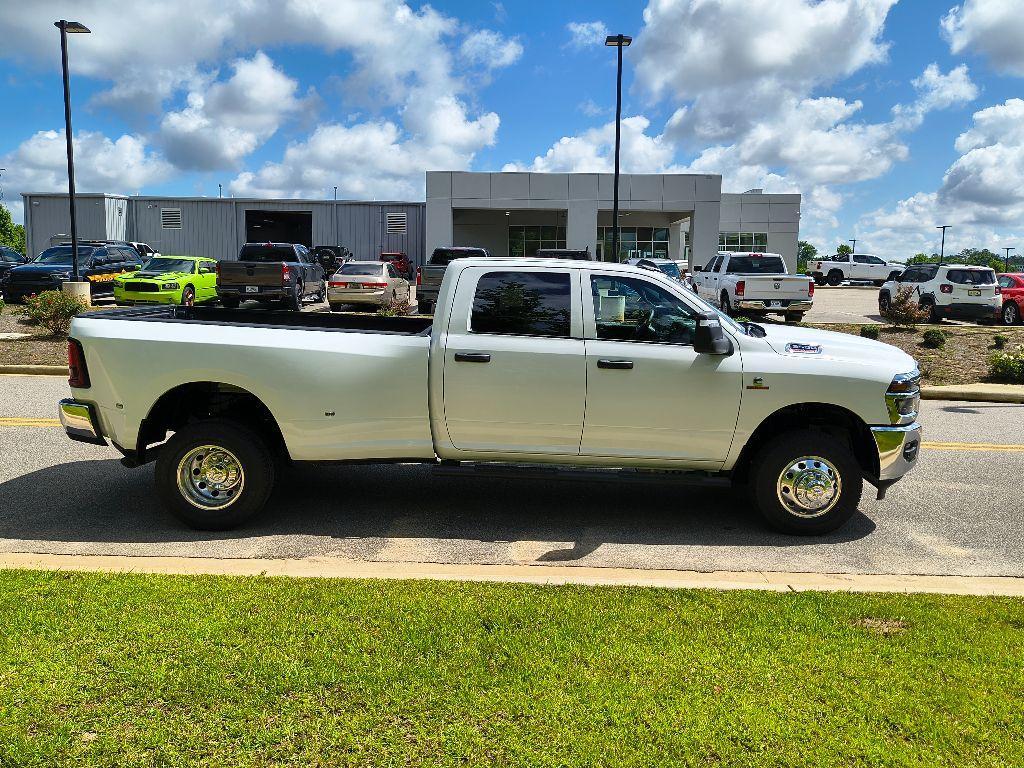 new 2025 Ram 3500 car, priced at $68,725