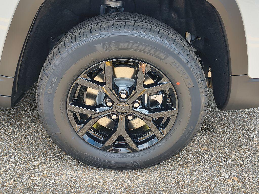 new 2025 Jeep Grand Cherokee L car, priced at $38,903