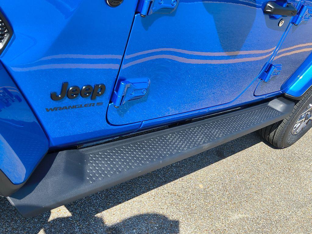 new 2025 Jeep Wrangler car, priced at $49,395