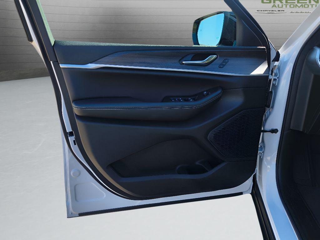 new 2025 Jeep Grand Cherokee car, priced at $39,500