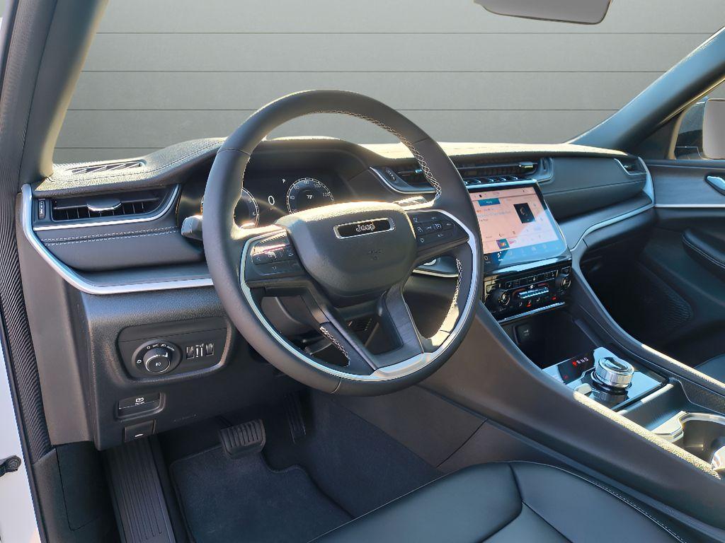 new 2025 Jeep Grand Cherokee car, priced at $39,500