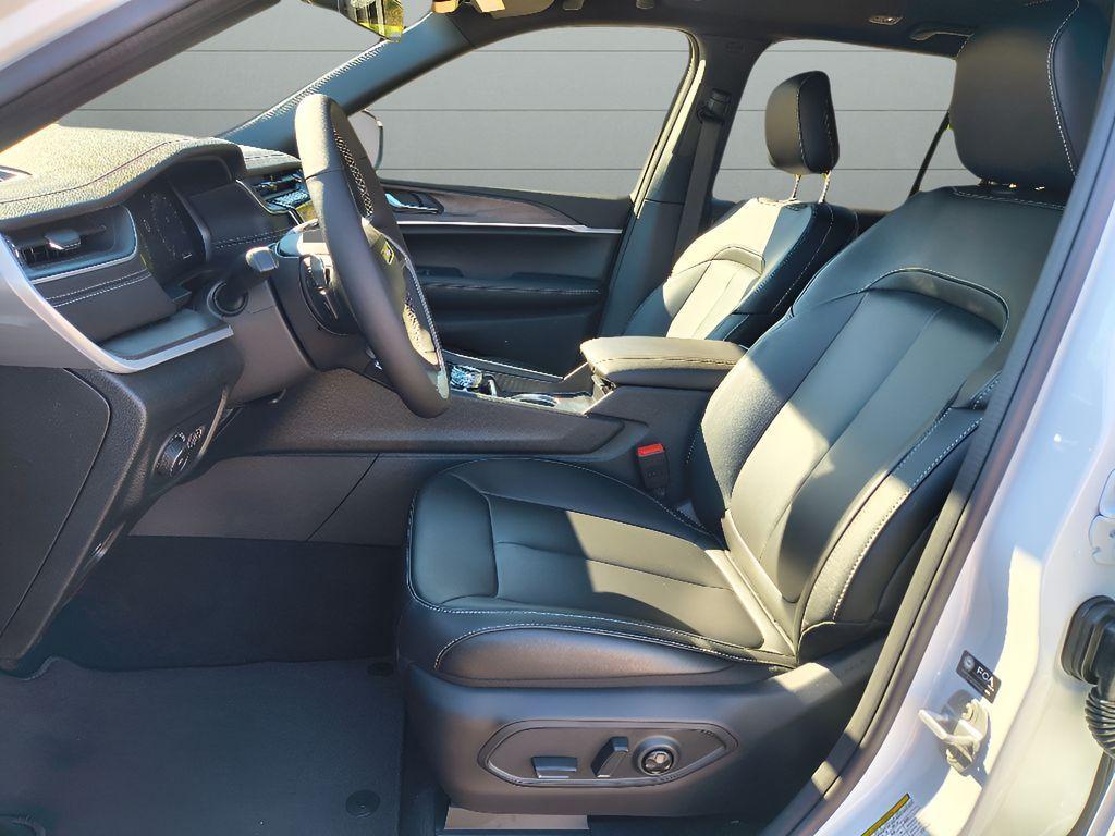 new 2025 Jeep Grand Cherokee car, priced at $39,500