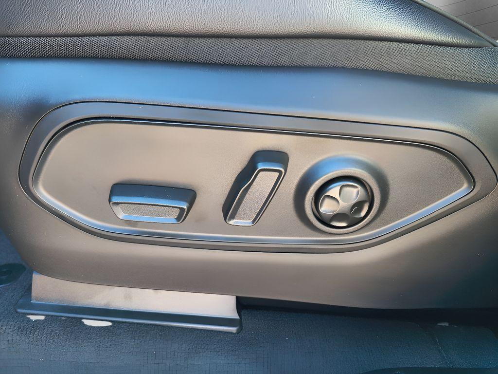 new 2025 Jeep Grand Cherokee car, priced at $39,500