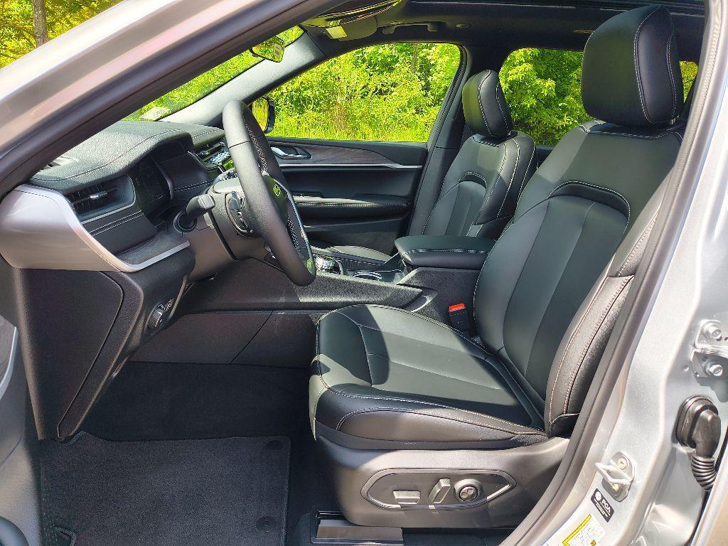 new 2025 Jeep Grand Cherokee L car, priced at $46,762