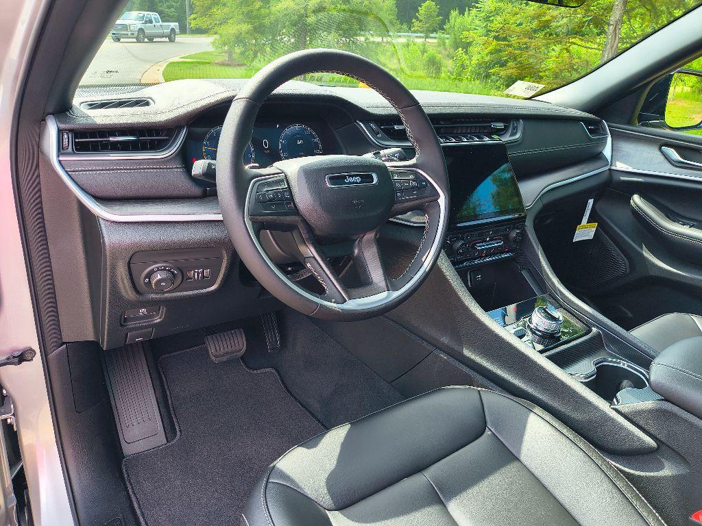 new 2025 Jeep Grand Cherokee L car, priced at $46,762