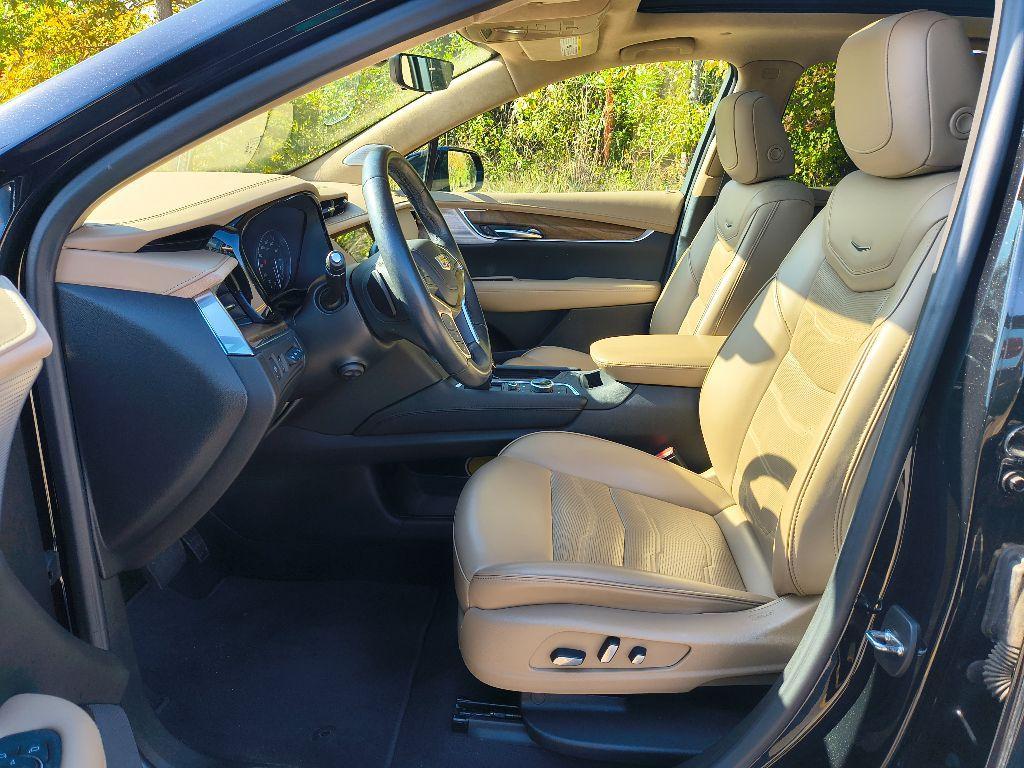 used 2023 Cadillac XT5 car, priced at $31,776