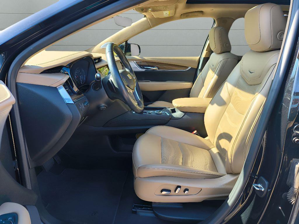 used 2023 Cadillac XT5 car