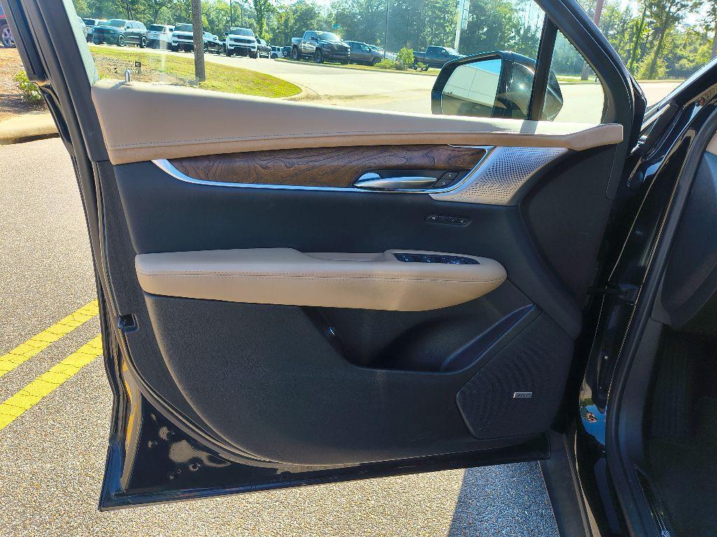 used 2023 Cadillac XT5 car, priced at $31,776