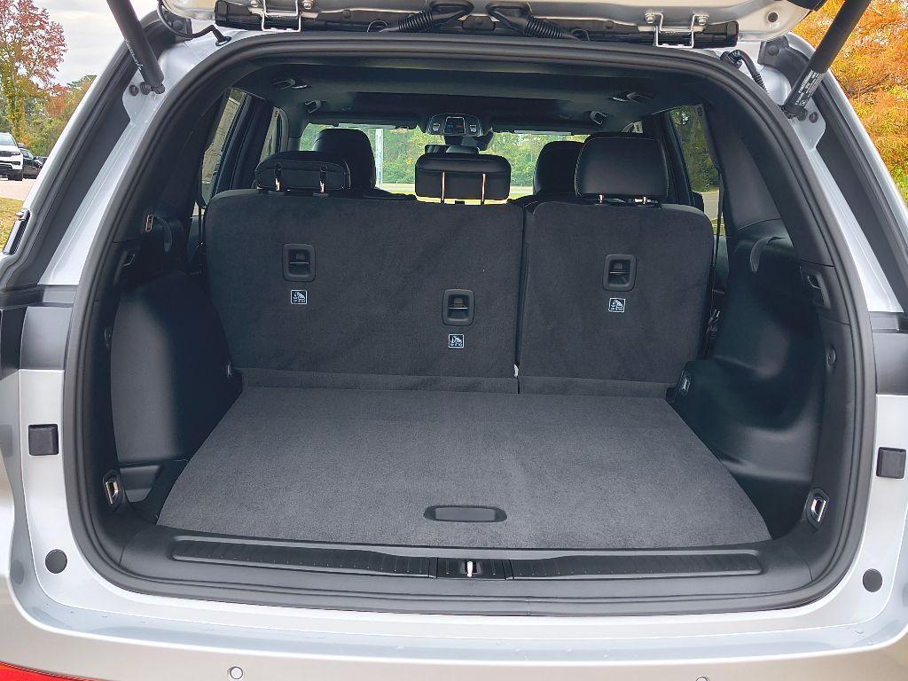 new 2025 Jeep Grand Cherokee car, priced at $40,975