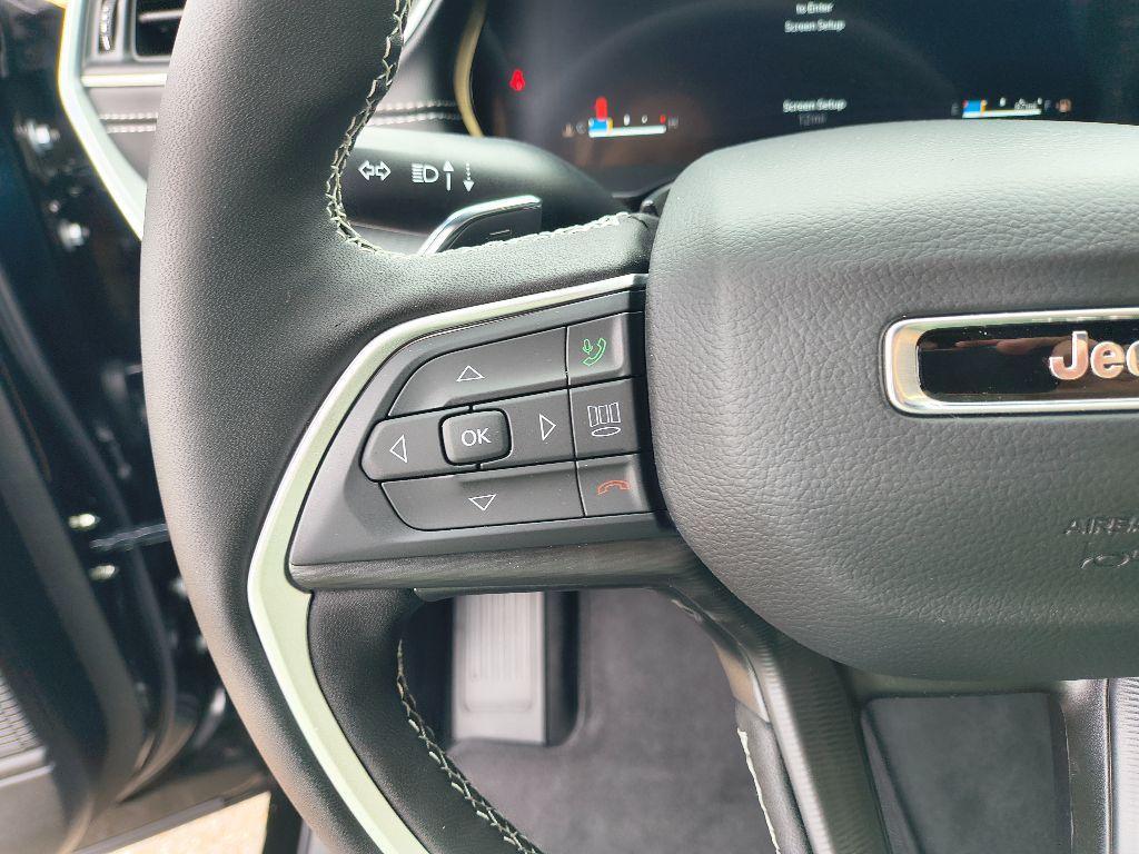 new 2025 Jeep Grand Cherokee car, priced at $40,975