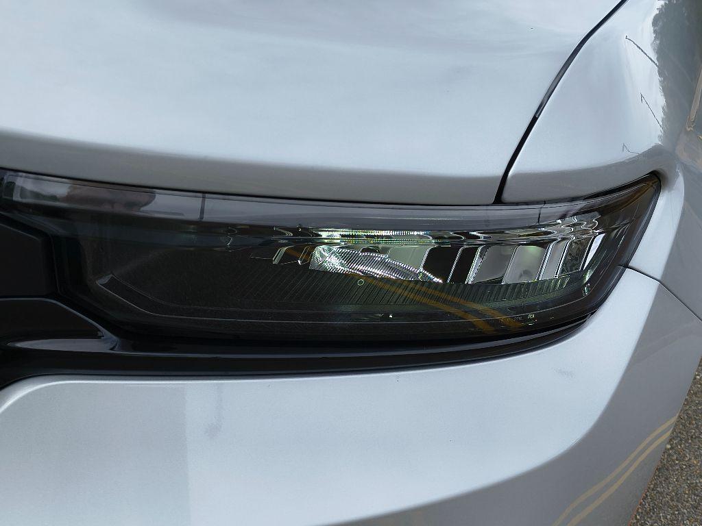 new 2025 Jeep Grand Cherokee car, priced at $40,975