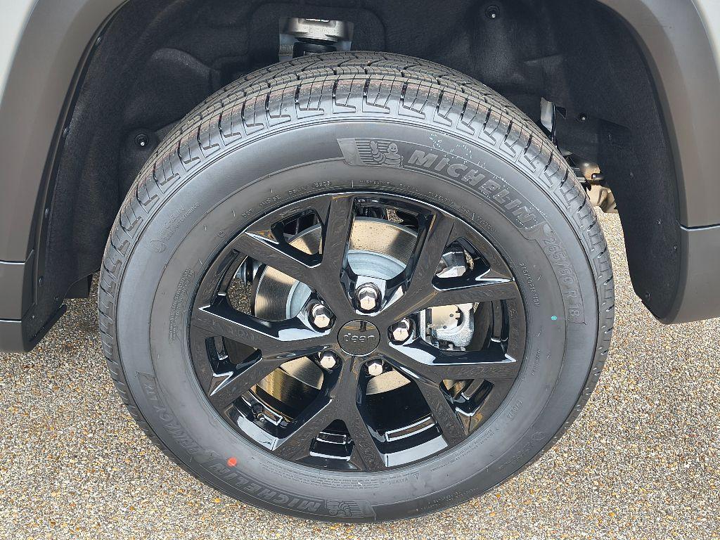 new 2025 Jeep Grand Cherokee car, priced at $40,975