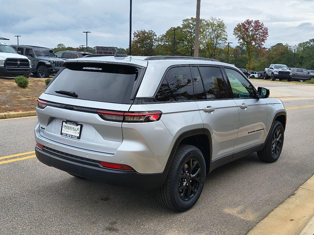 new 2025 Jeep Grand Cherokee car, priced at $40,975