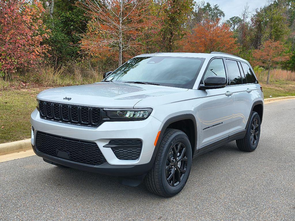 new 2025 Jeep Grand Cherokee car, priced at $40,975