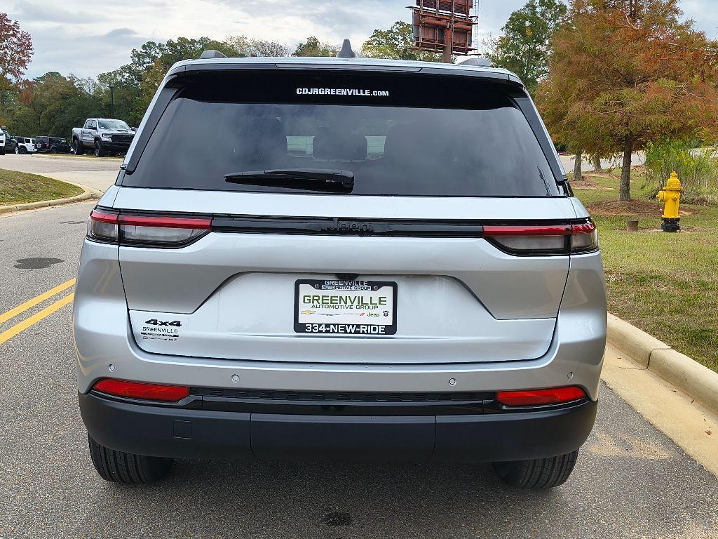 new 2025 Jeep Grand Cherokee car, priced at $40,975
