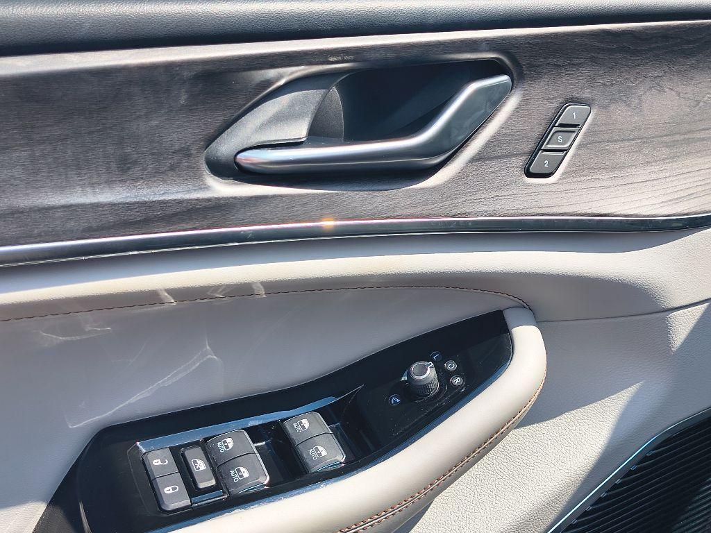 used 2022 Jeep Grand Cherokee L car, priced at $35,589