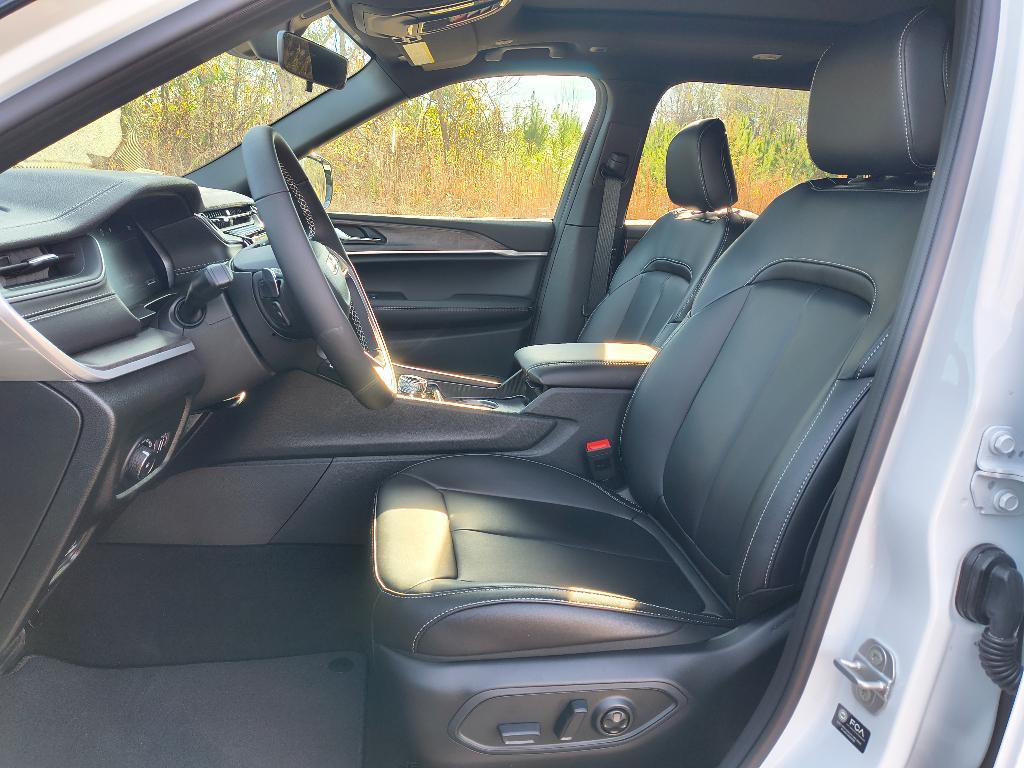 new 2025 Jeep Grand Cherokee L car, priced at $44,990