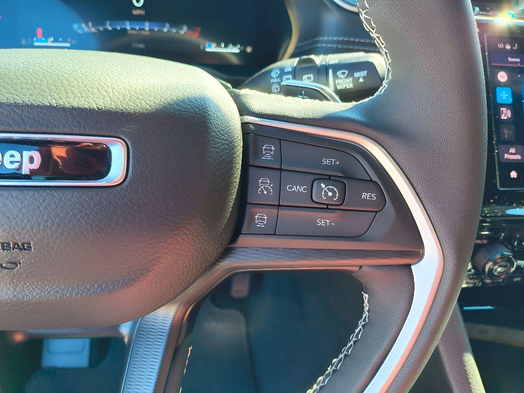 new 2025 Jeep Grand Cherokee car, priced at $37,829