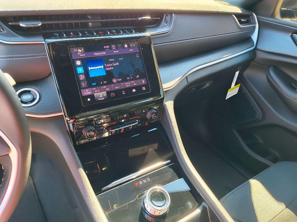 new 2025 Jeep Grand Cherokee car, priced at $37,829