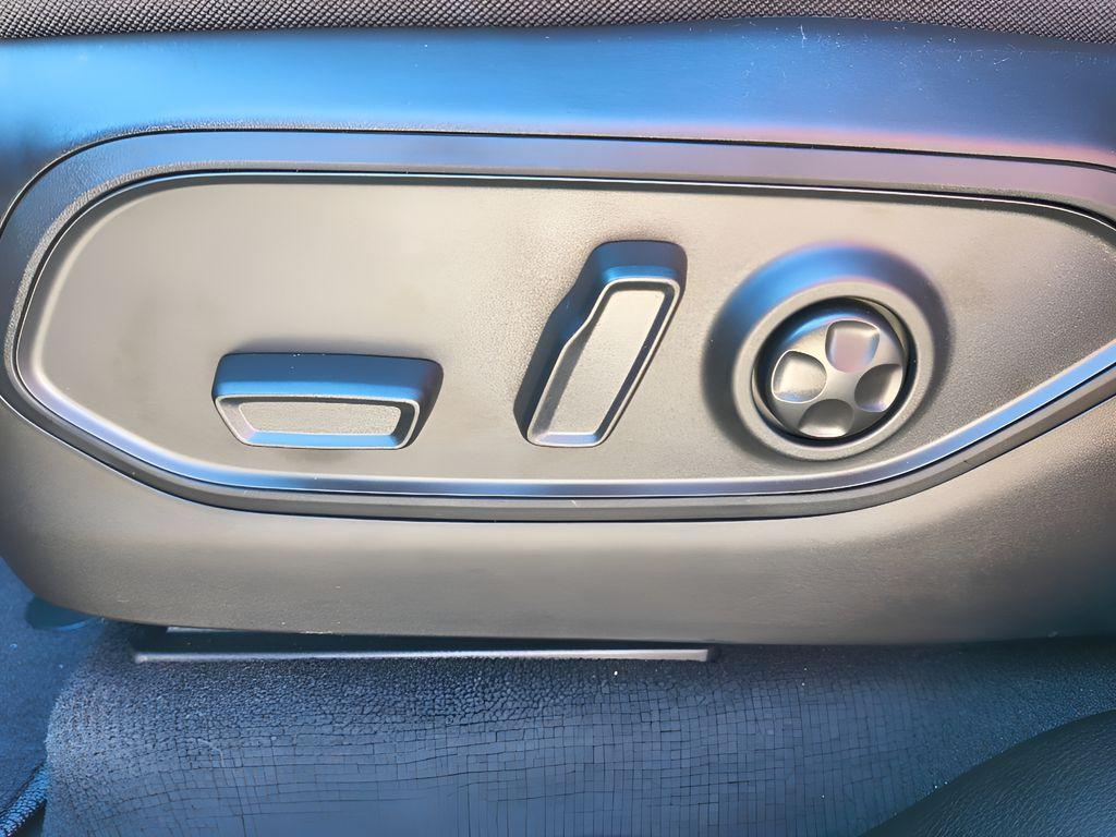 new 2025 Jeep Grand Cherokee car, priced at $37,829