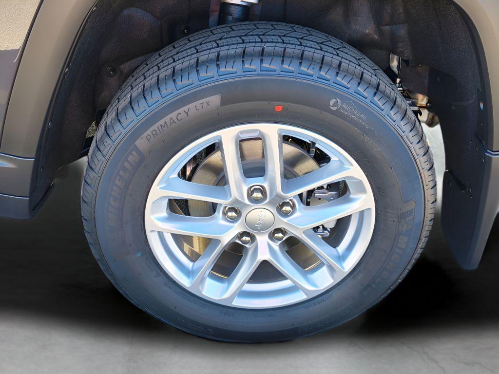 new 2025 Jeep Grand Cherokee car, priced at $37,829
