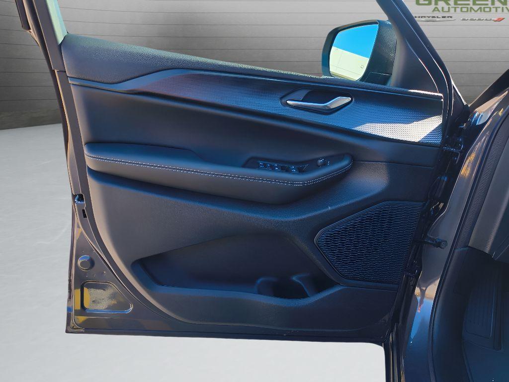 new 2025 Jeep Grand Cherokee car, priced at $37,829