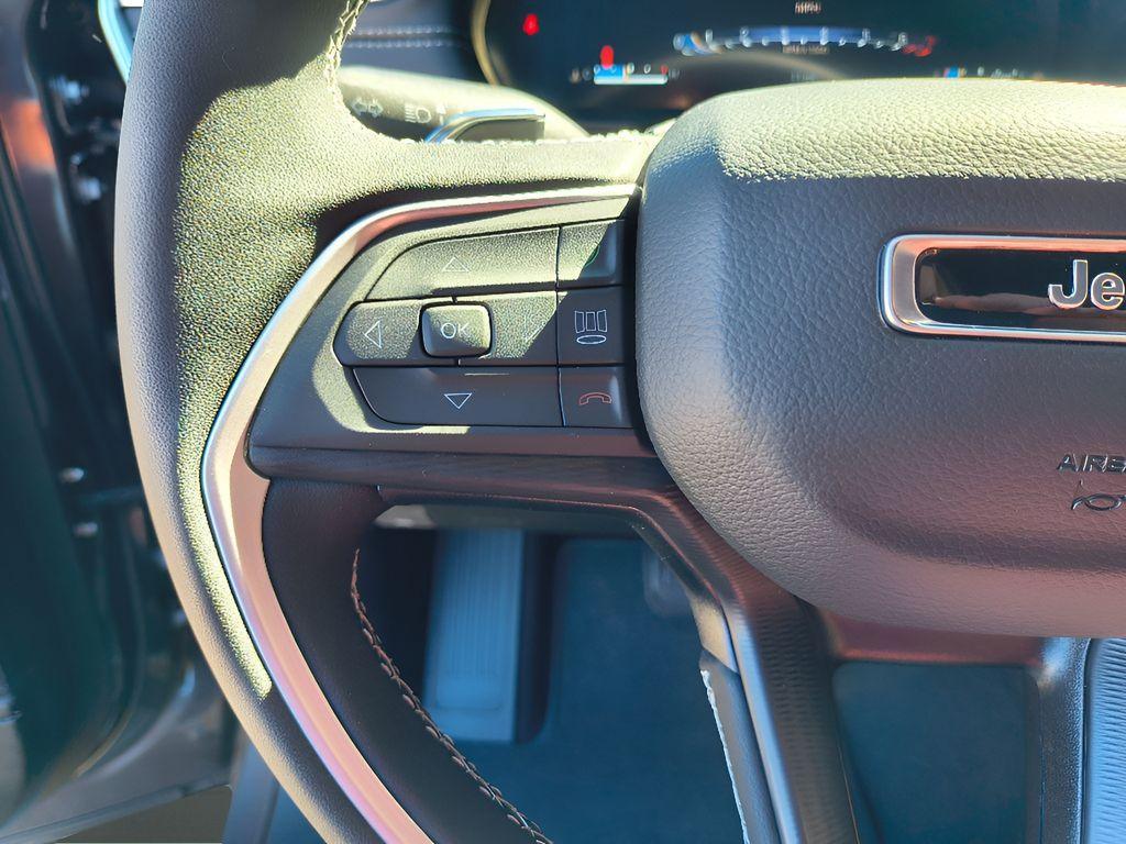 new 2025 Jeep Grand Cherokee car, priced at $37,829