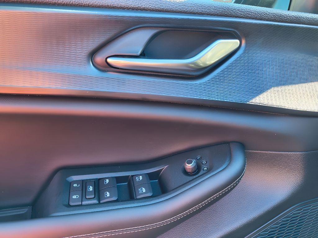 new 2025 Jeep Grand Cherokee car, priced at $37,829