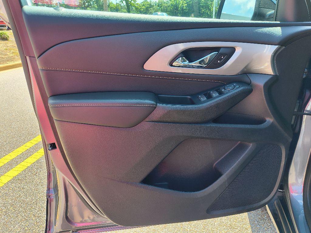 used 2021 Chevrolet Traverse car, priced at $21,798