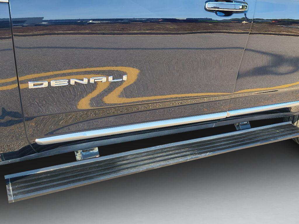 used 2021 GMC Yukon car, priced at $47,507