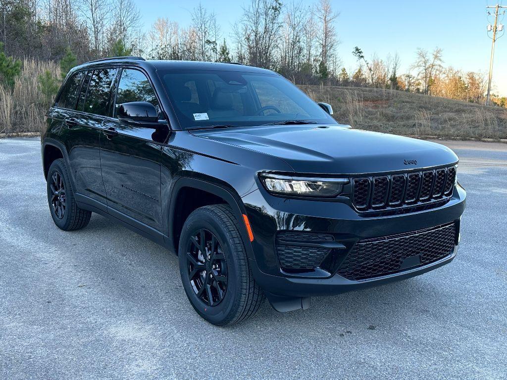 new 2025 Jeep Grand Cherokee car, priced at $45,025