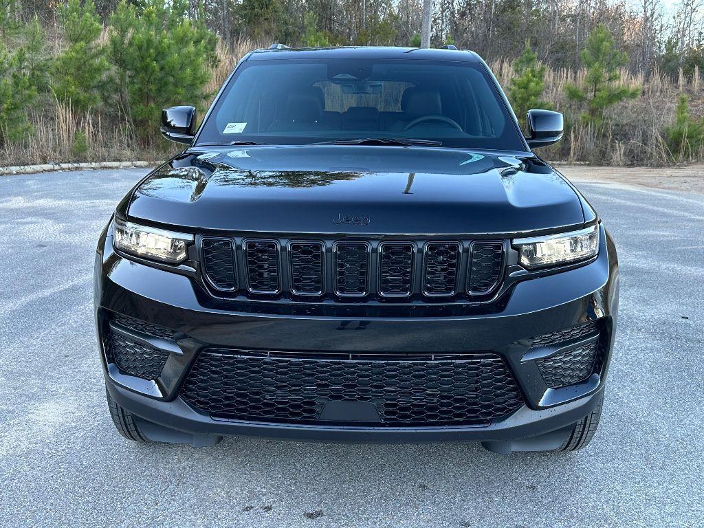 new 2025 Jeep Grand Cherokee car, priced at $45,025